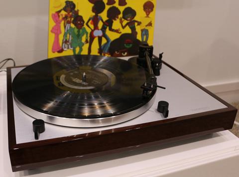 tocadiscos thorens td 402 dd detalle