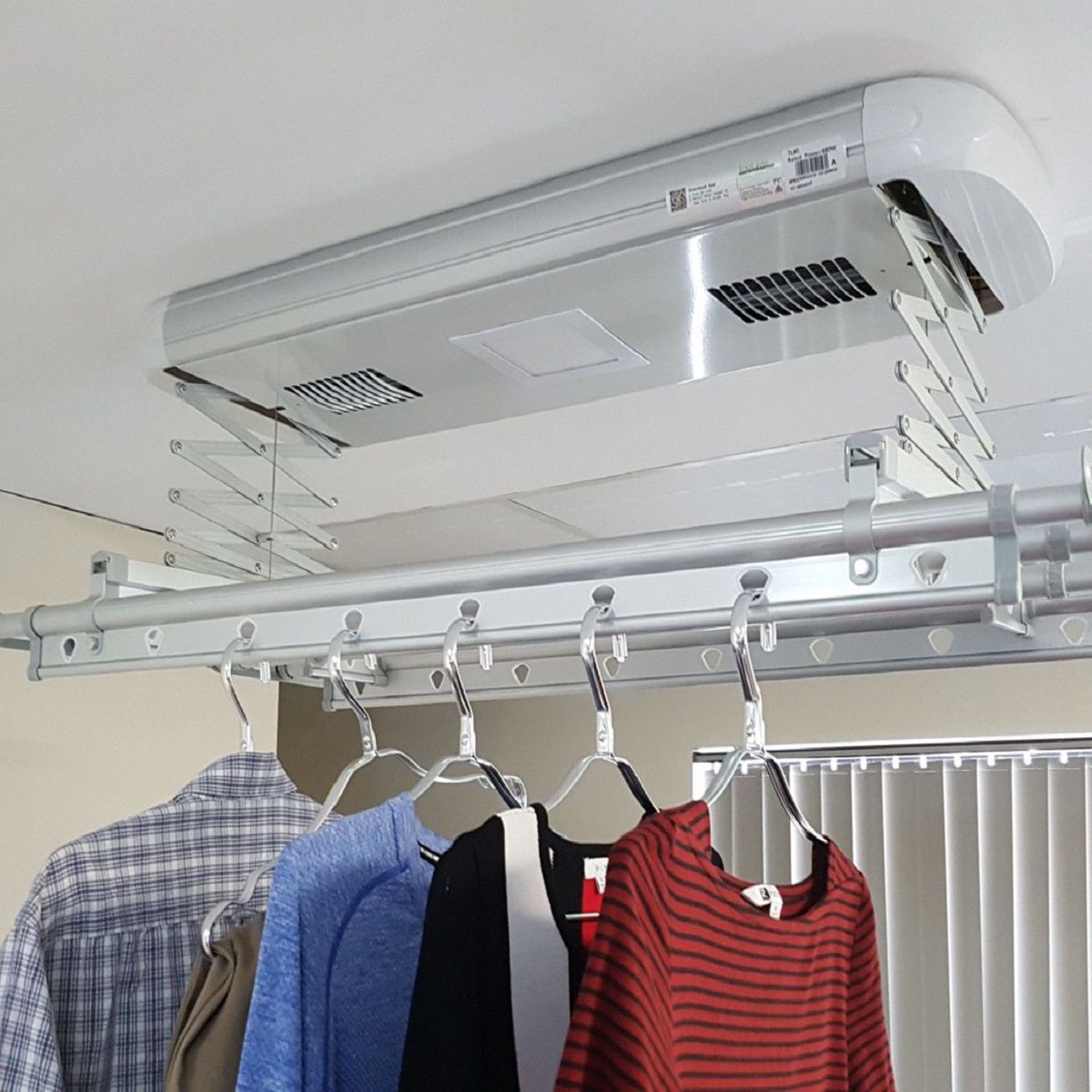 Cómo tender la ropa para planchar menos  Venta, instalación y service de  tendederos de ropa