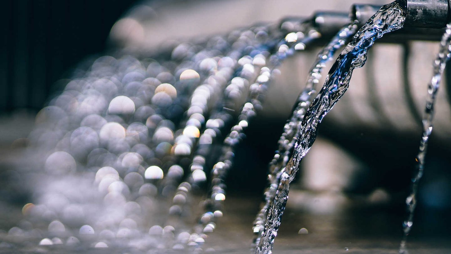 por que agua estropea aparatos electronicos